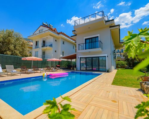 Villa Defne Ölüdeniz Mevkii | Jakuzili | 5 + 1 | Max. 10 Kişi
