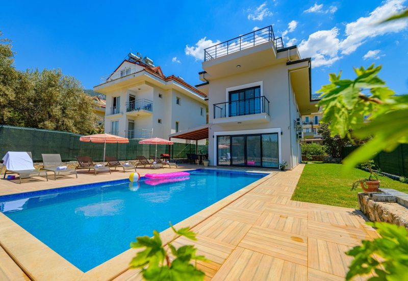 <strong>Villa Defne</strong> Ölüdeniz Mevkii | Jakuzili | 5 + 1 | Max. 10 Kişi